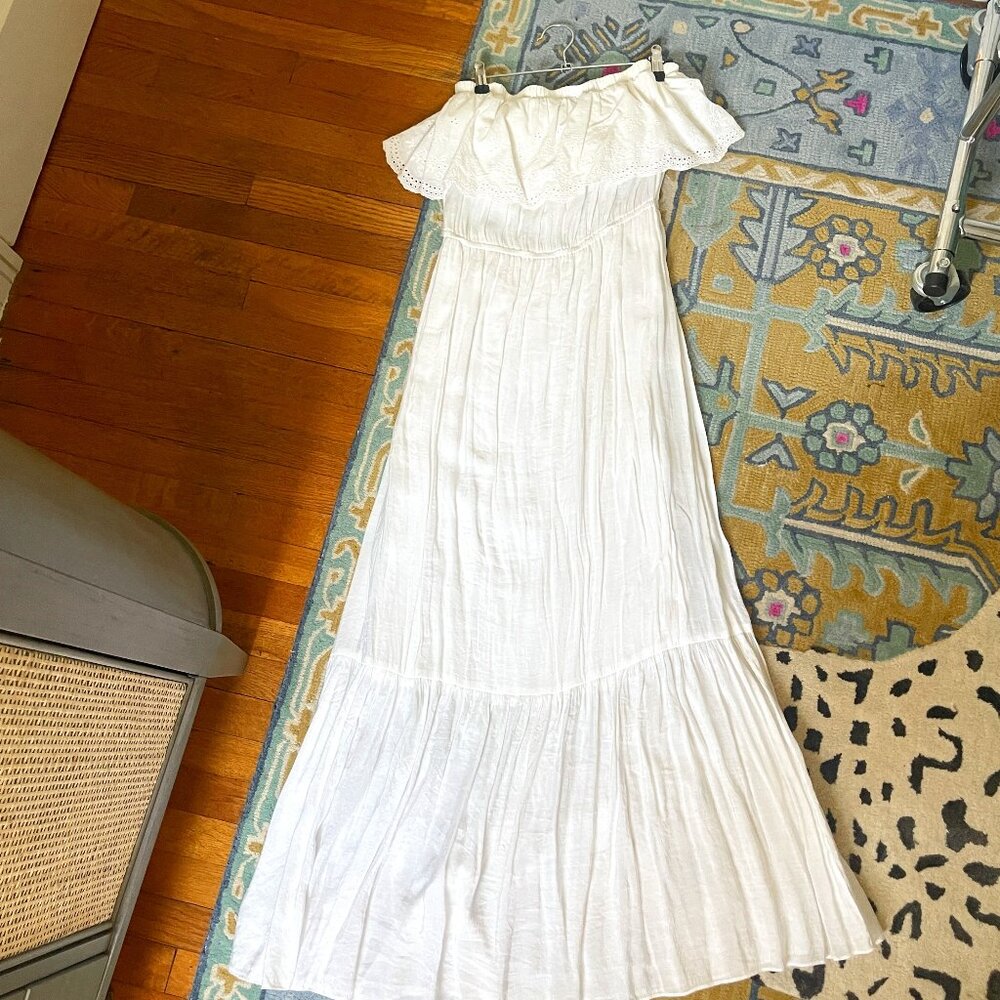 White strapless dress